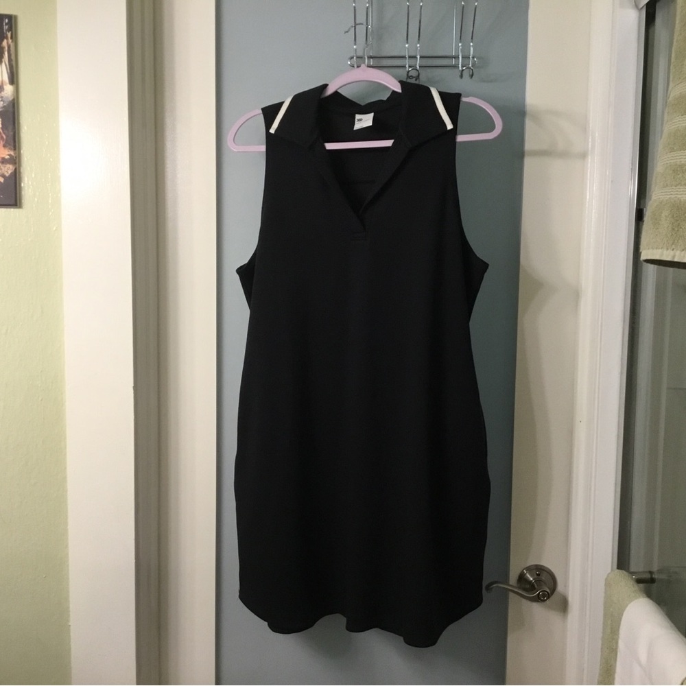 Sleeveless Black Collared Shift Dress